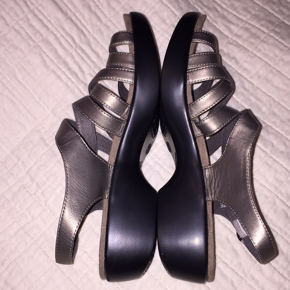 NWOT! Dansko bronze sandals
